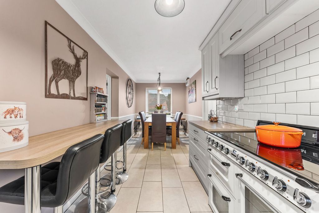 Property photo 3 of 28