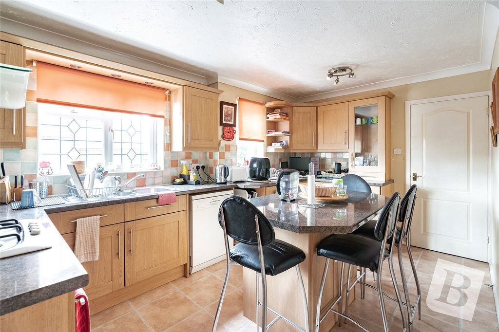 Property photo 2 of 18 Kitchen
