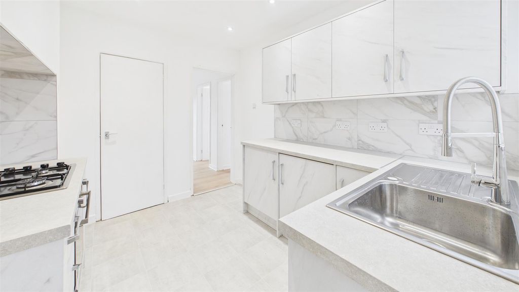 Property photo 2 of 20 Cam05101G0-Pr0101-Still012.Jpg