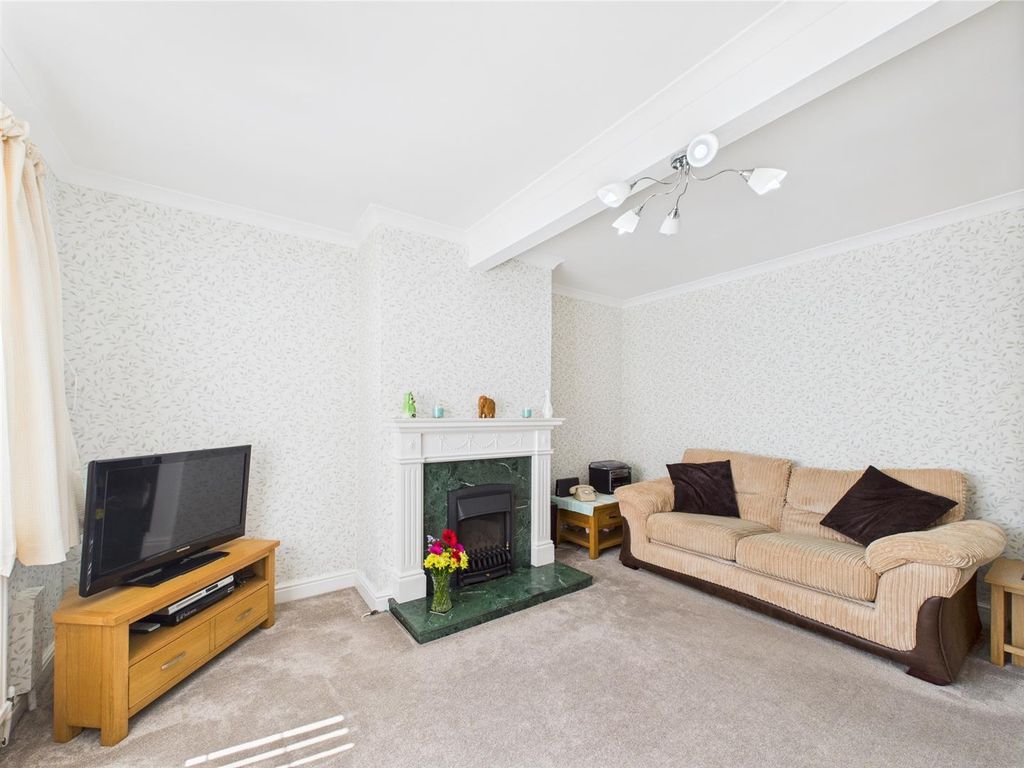 Property photo 3 of 13 Lounge