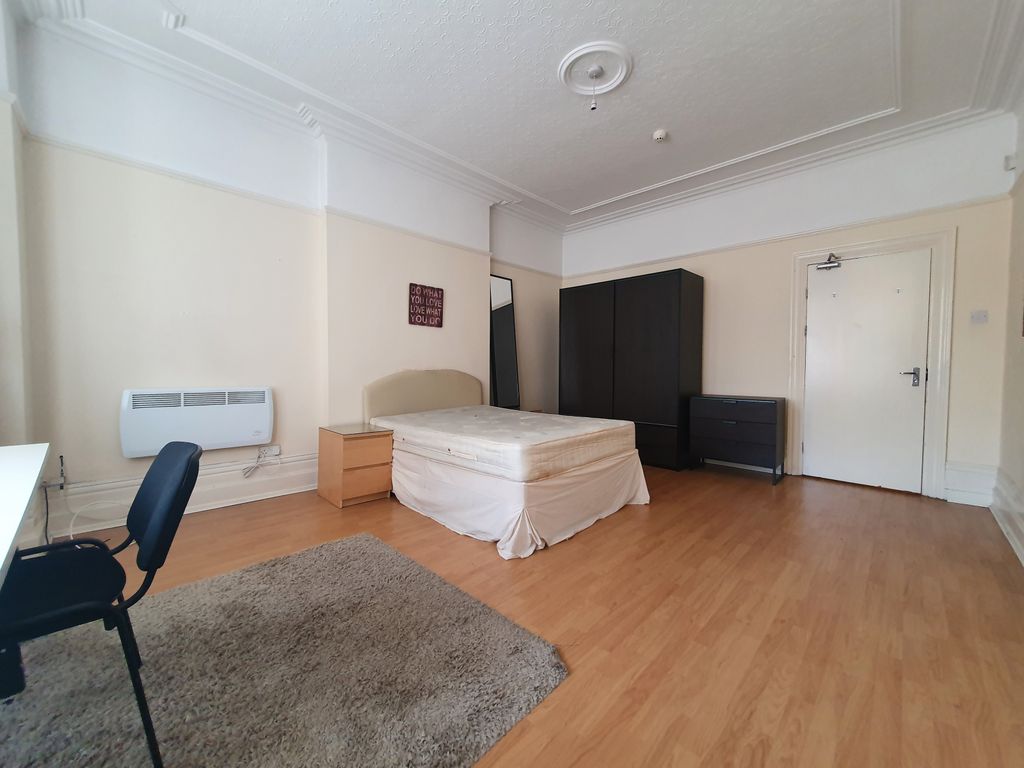 Property photo 1 of 14 Rooms To Rent In A Large Shared House (Professionals Or Students)