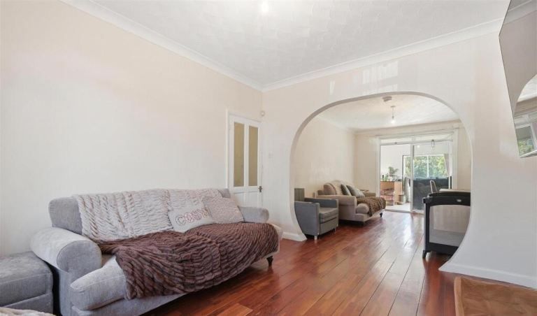 Property photo 3 of 18
