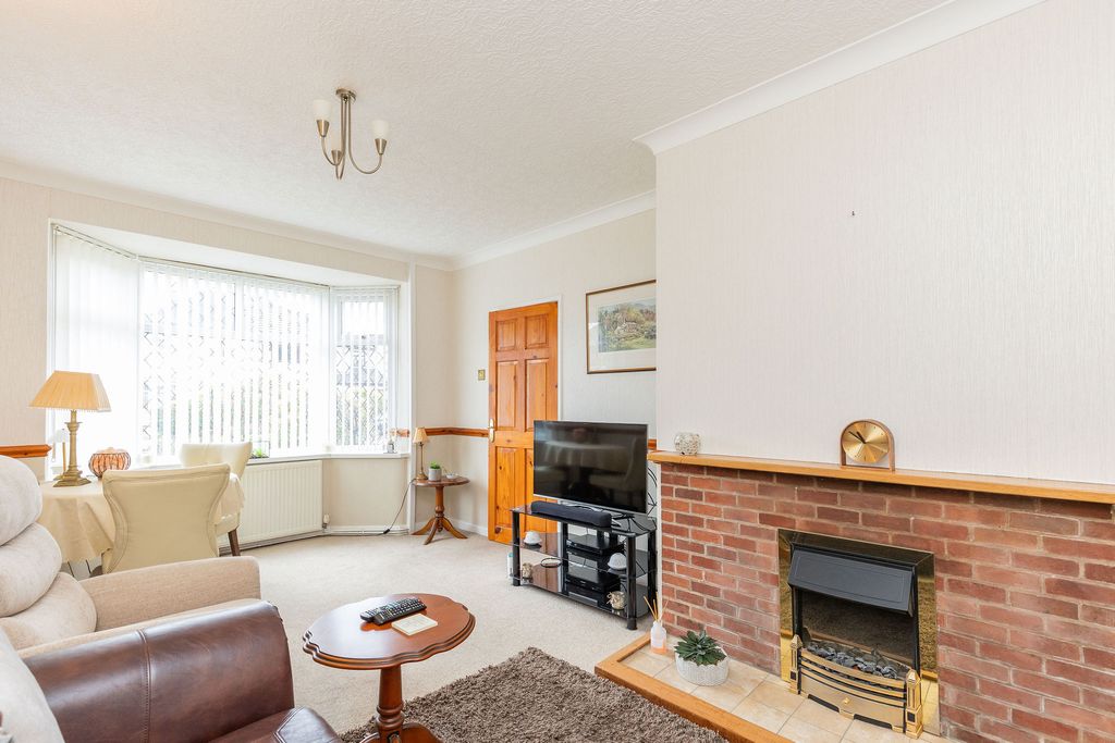 Property photo 3 of 14 Living Room