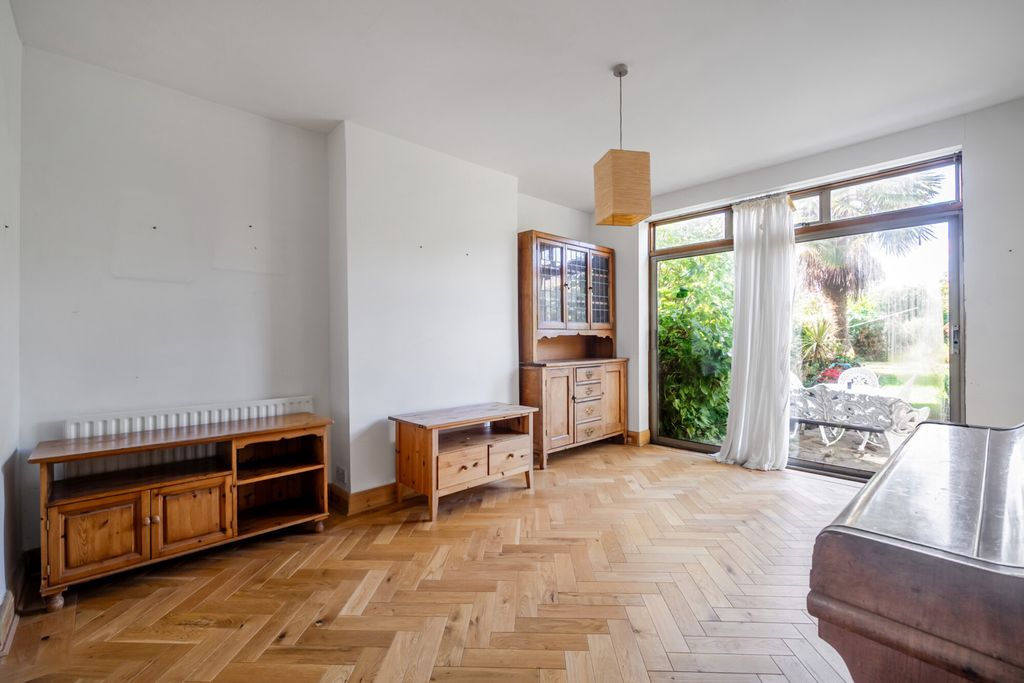 Property photo 3 of 25 1516698-19-6Aa13B...