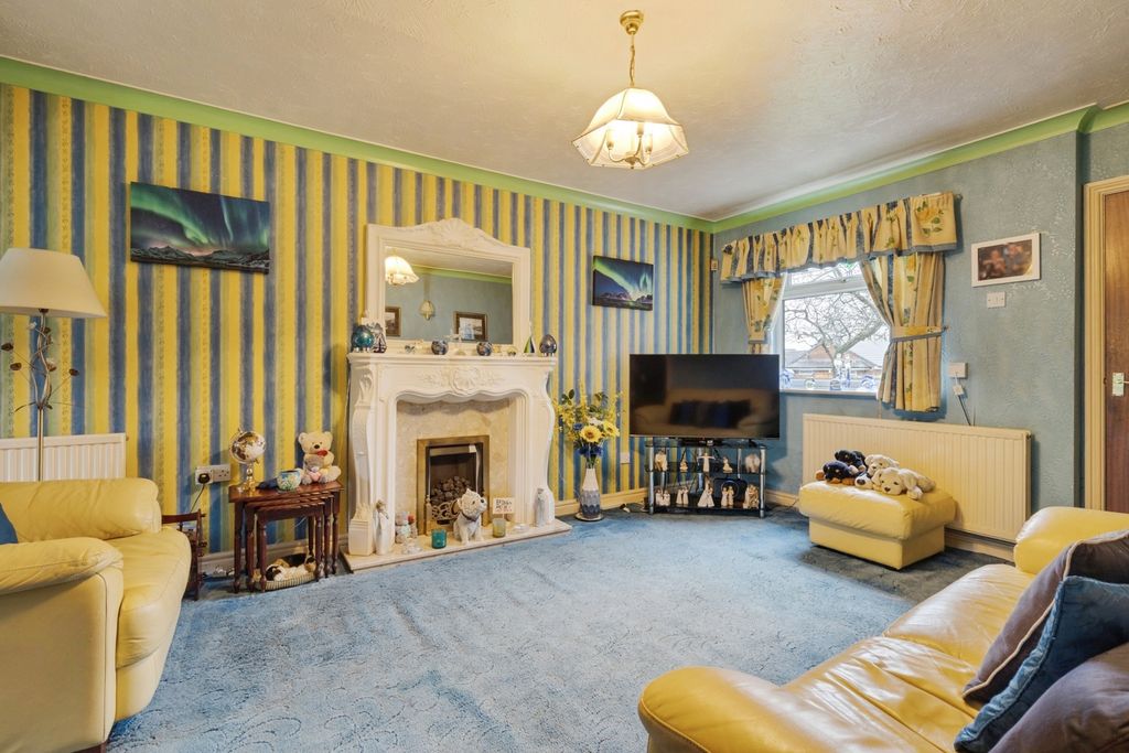 Property photo 3 of 17 Photo