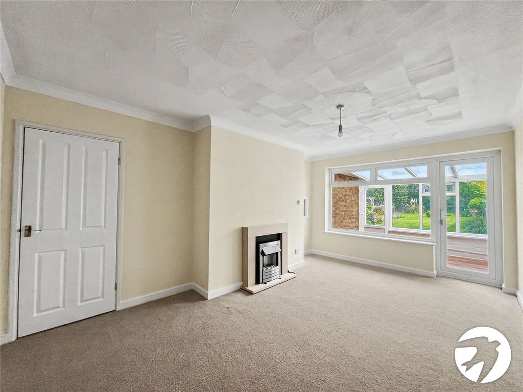 Property photo 2 of 19 Picture No. 16