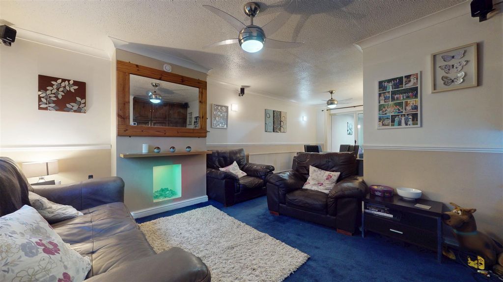 Property photo 3 of 18 10232025_234210.Jpg