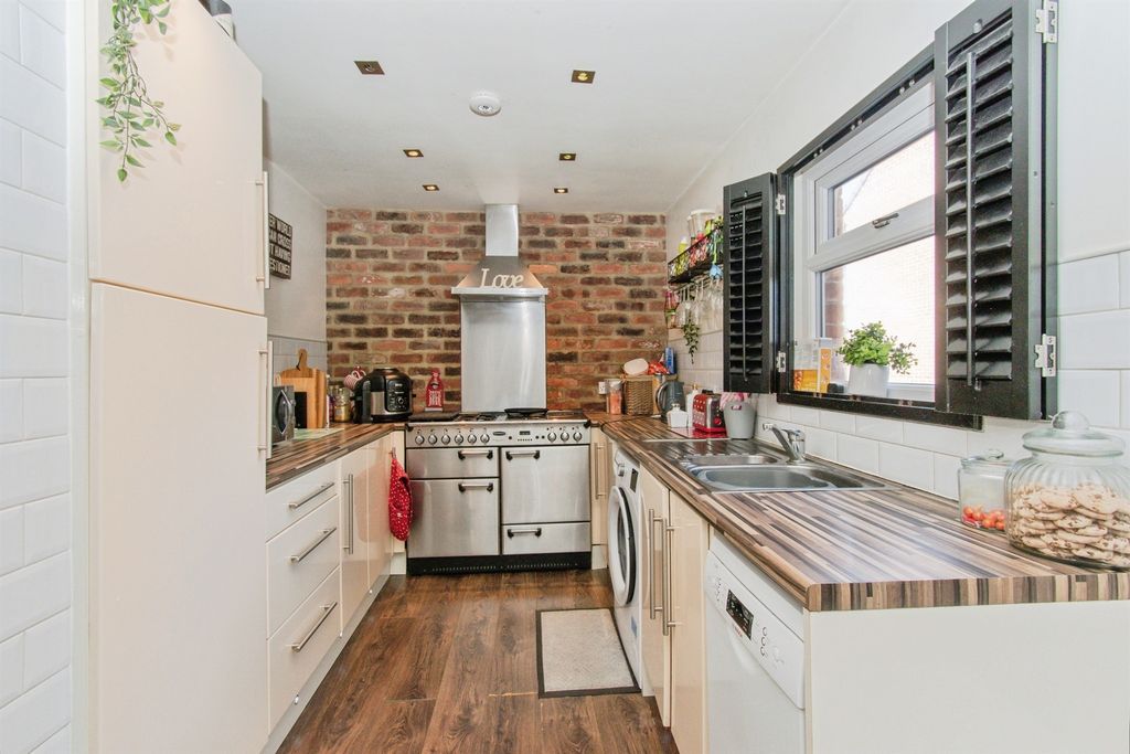 Property photo 2 of 13