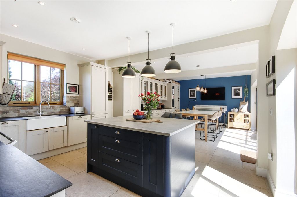 Property photo 2 of 30 Kitchen/Dining