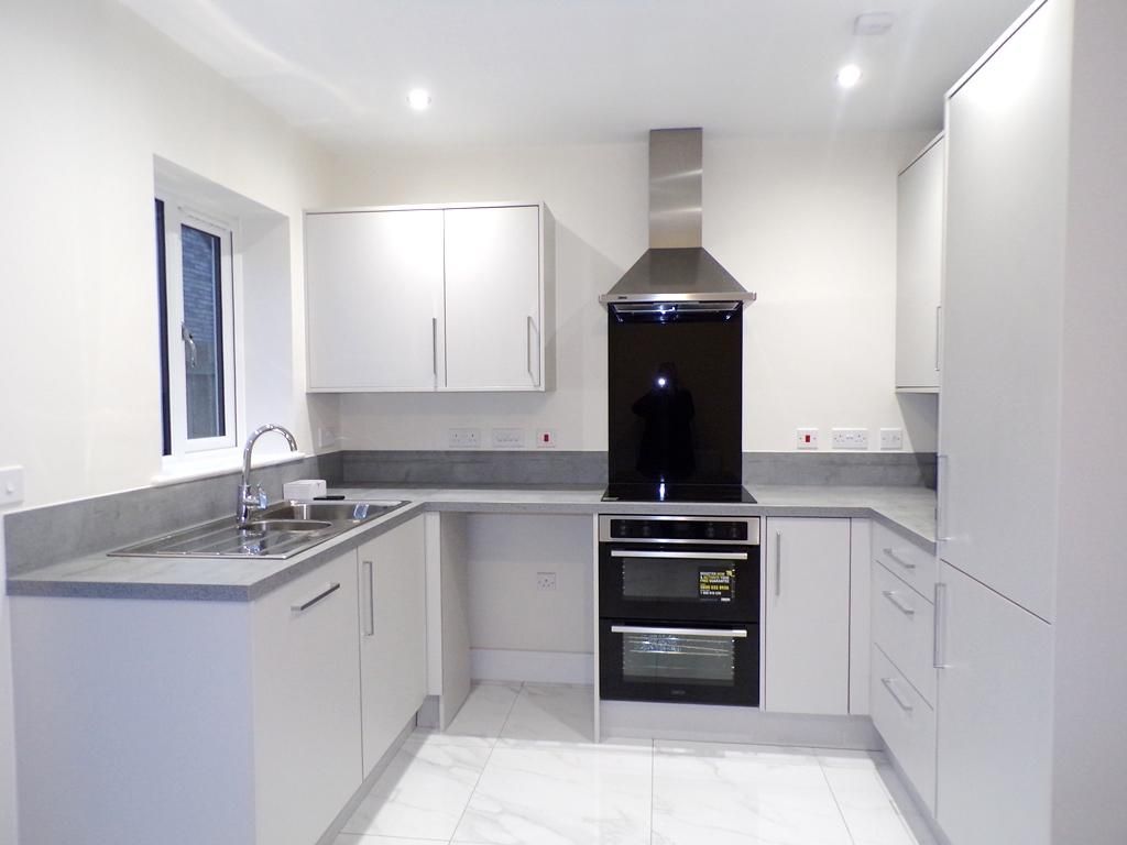 Property photo 3 of 11 Kitchen