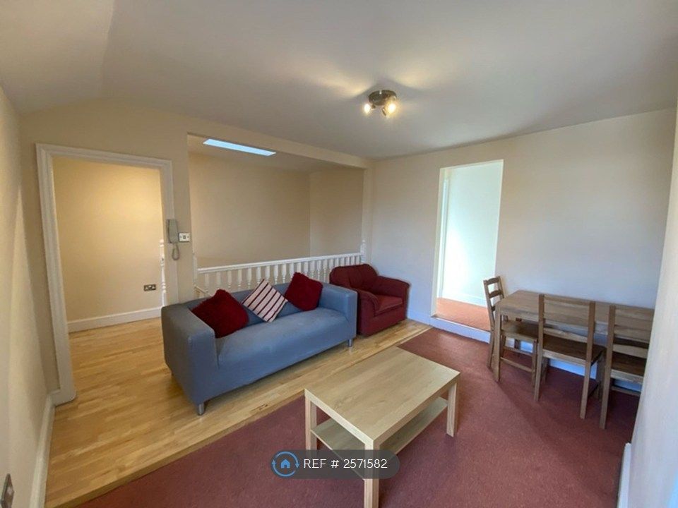Property photo 1 of 13 Living Room
