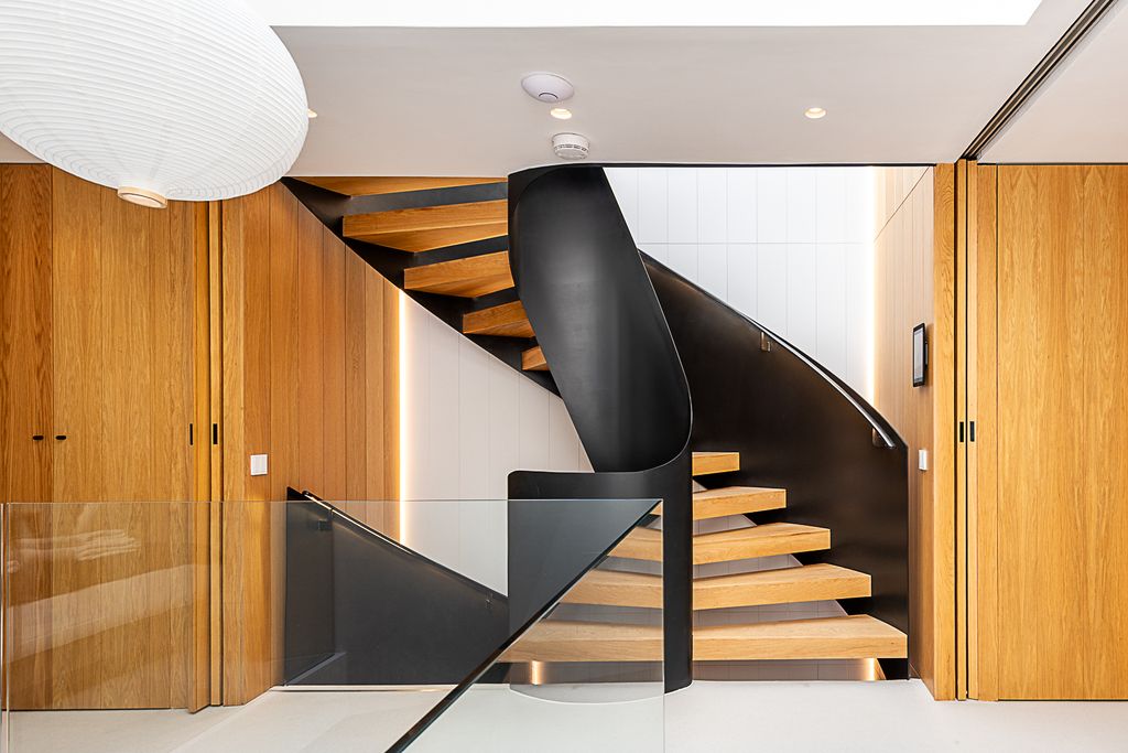 Property photo 3 of 42