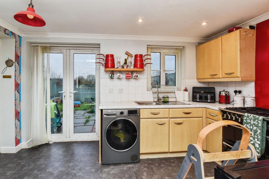 Property photo 3 of 20