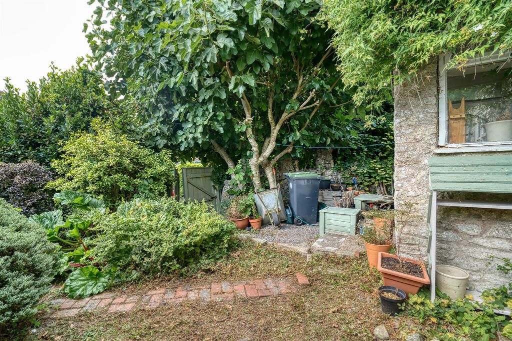 Property photo 3 of 10 Private Garden