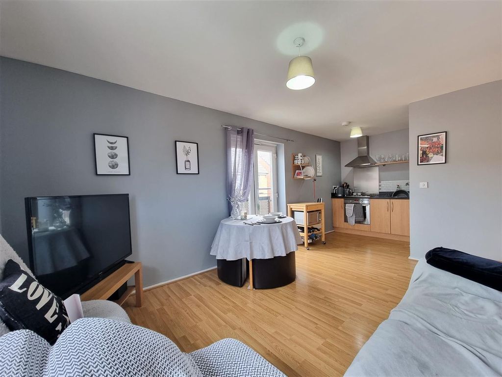 Property photo 3 of 7 Open Plan Lounge/Kitchen