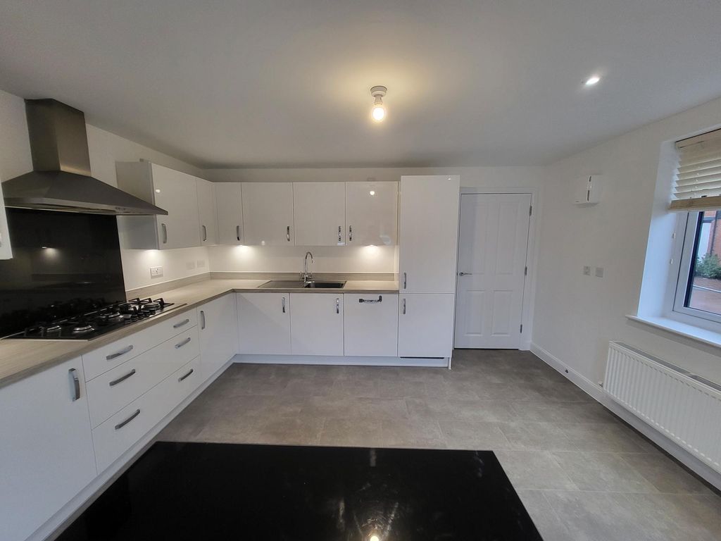 Property photo 3 of 16 Kitchen Dining Room