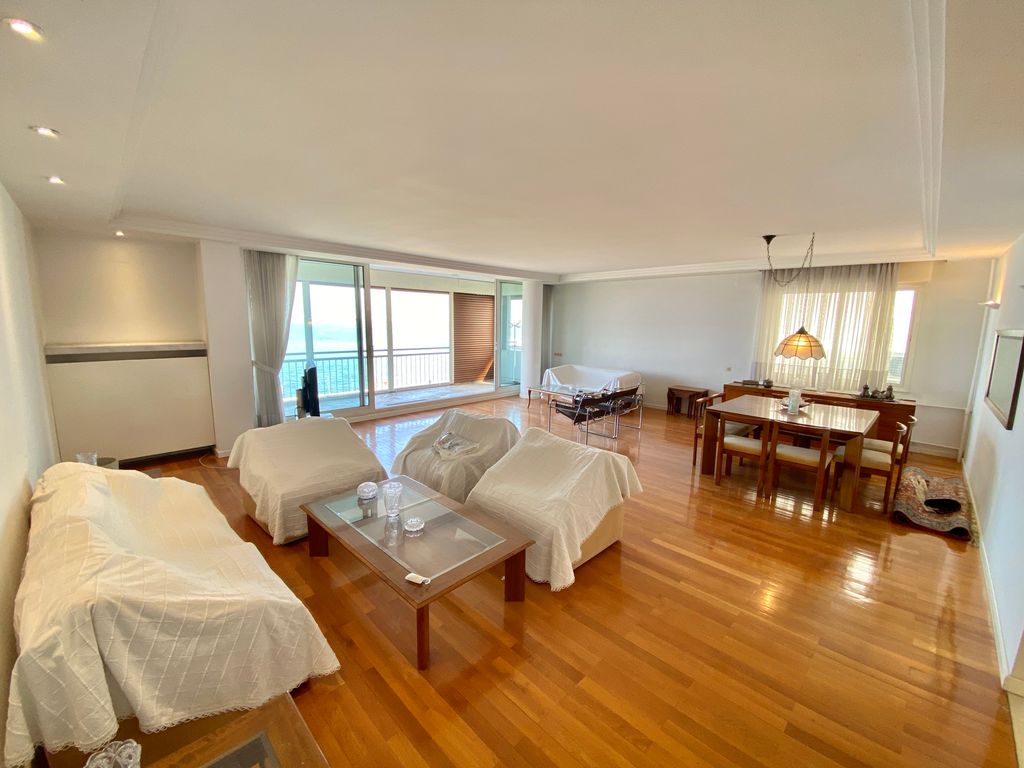 Property photo 1 of 58