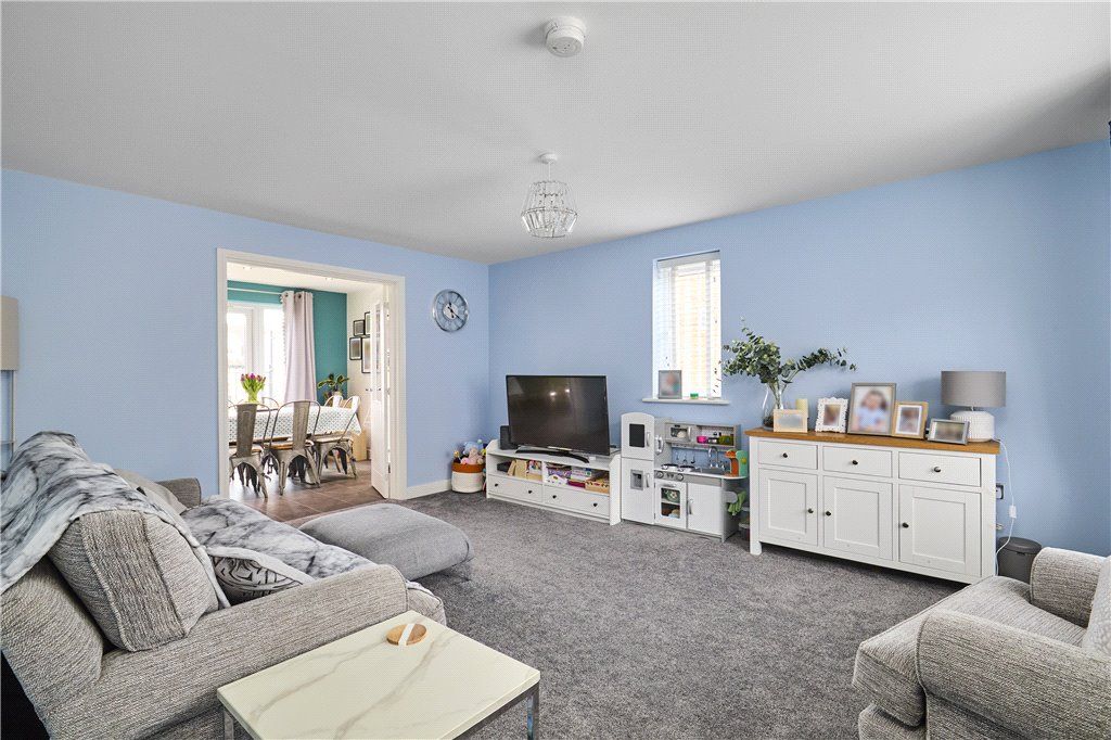 Property photo 3 of 22 Lounge