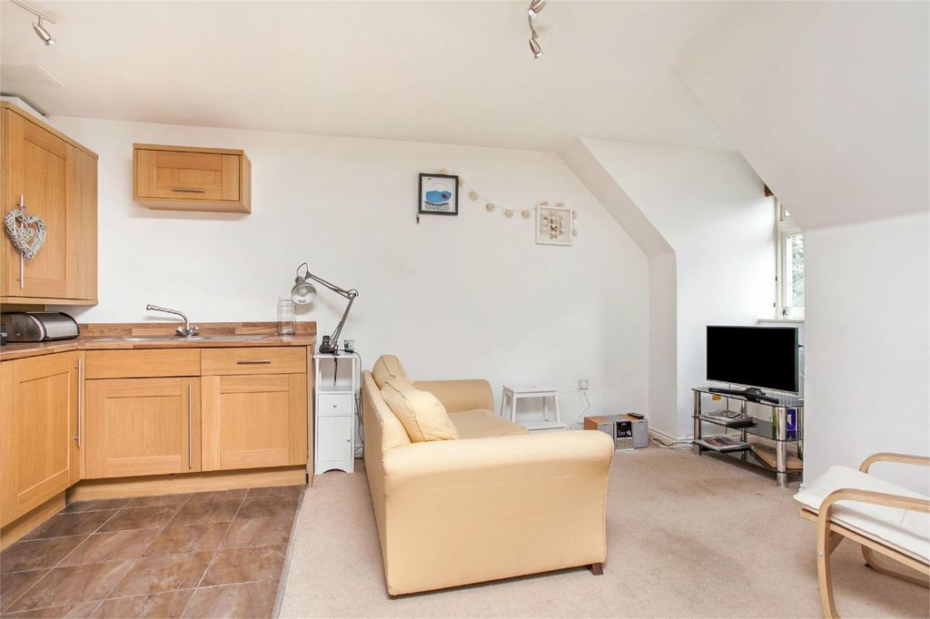 Property photo 3 of 6 Picture 04