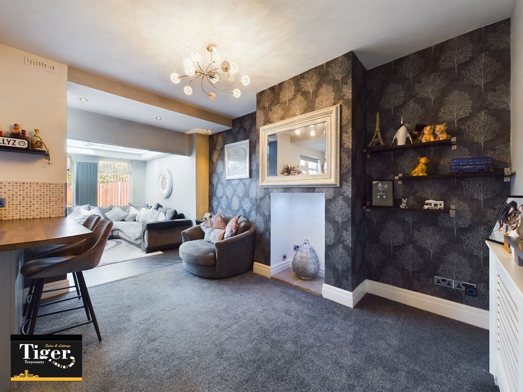 Property photo 3 of 27 Cam03440G0-Pr0155-Still004