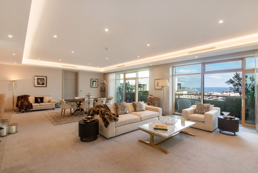 Property photo 1 of 37 Picture No. 18