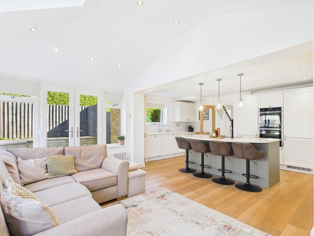 Property photo 2 of 17 Kitchen