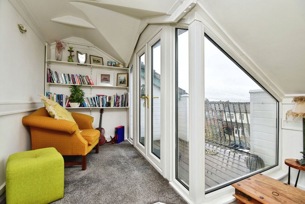 Property photo 3 of 17 Pbox-Img.Jpg