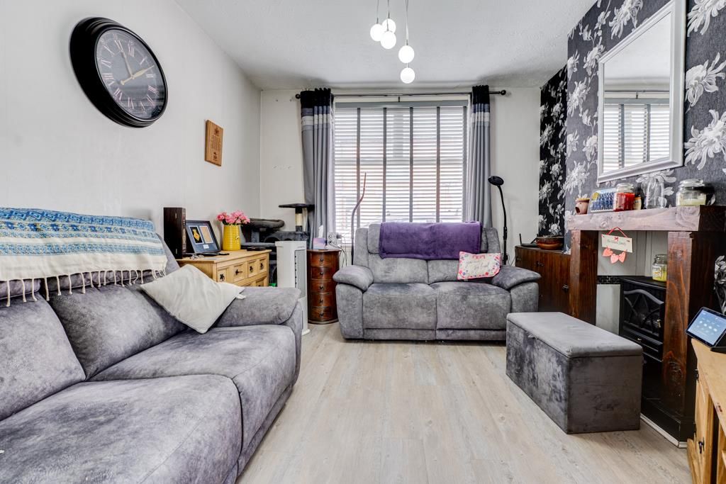 Property photo 3 of 19 39 Edmund Street, Kettering-9.Jpg