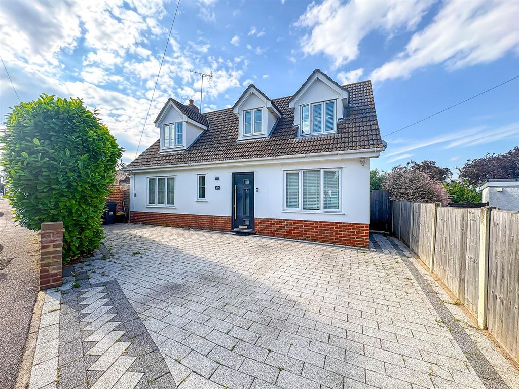3 bed detached house for saleBroad Walk, Hockley SS5