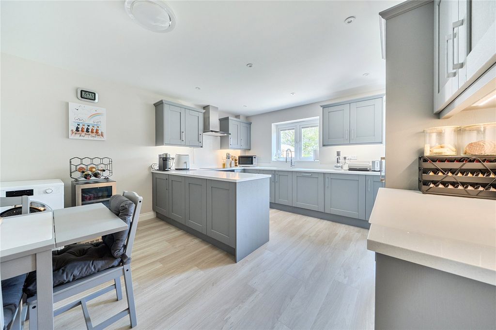 Property photo 3 of 23 Picture No. 27