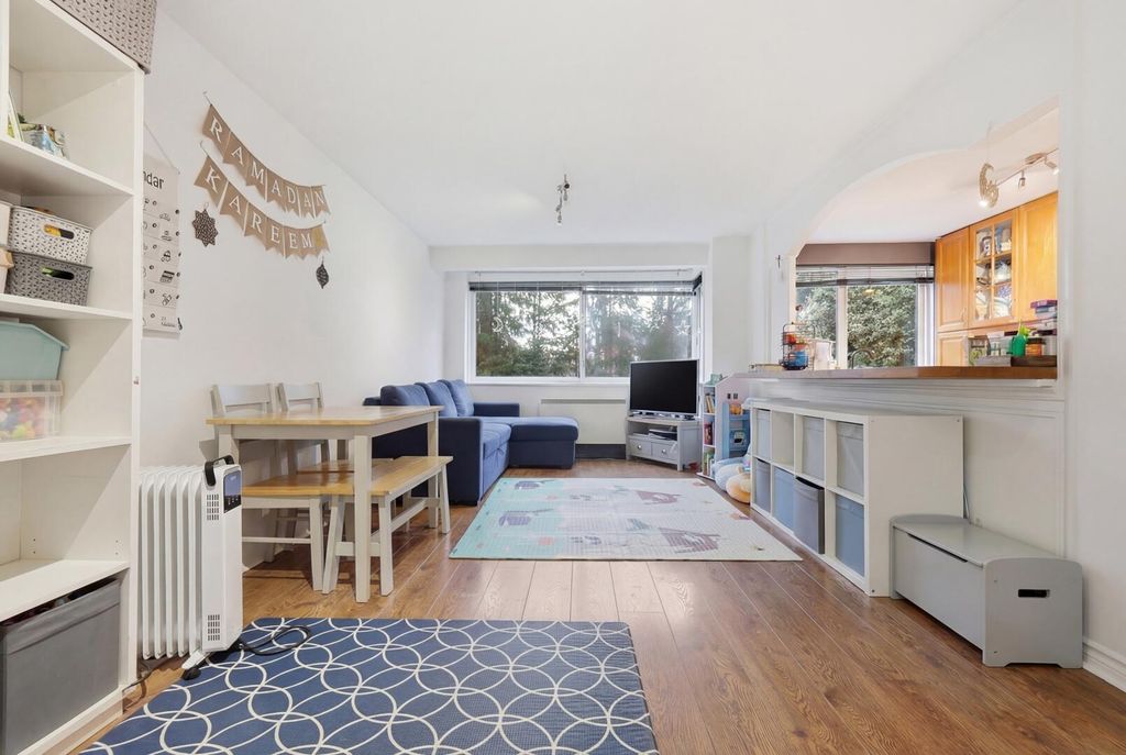 Property photo 2 of 10 Living Room