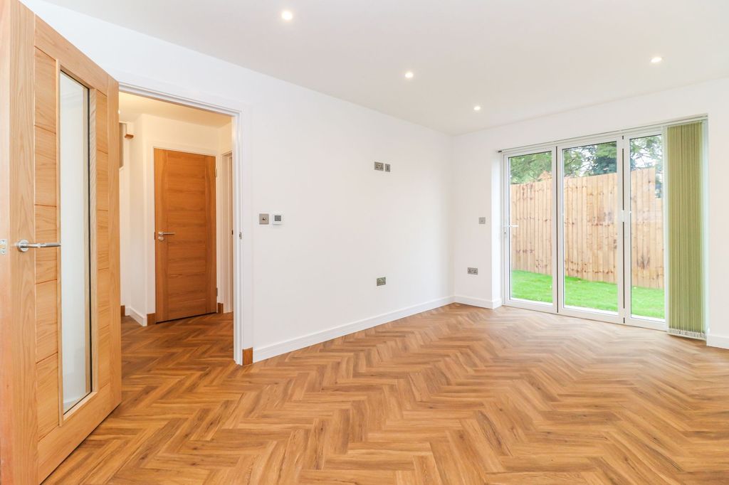 Additional image 4 of 3 bed semi-detached house for saleParnell Close, Abbots Langley WD5