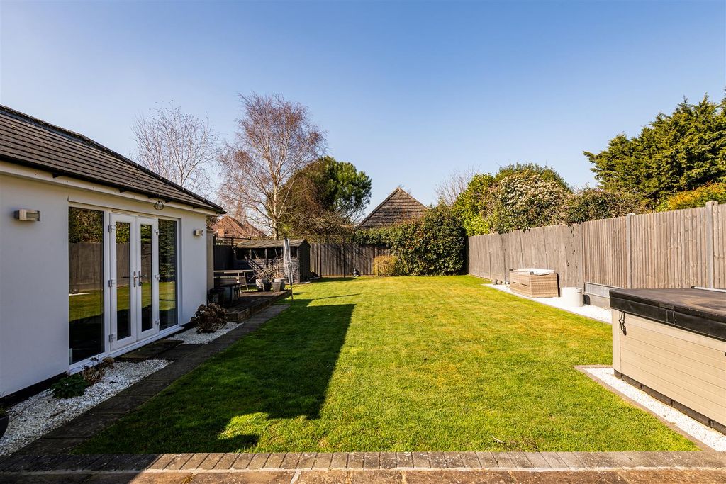 Property photo 1 of 23 Springvale Garden1.Jpg