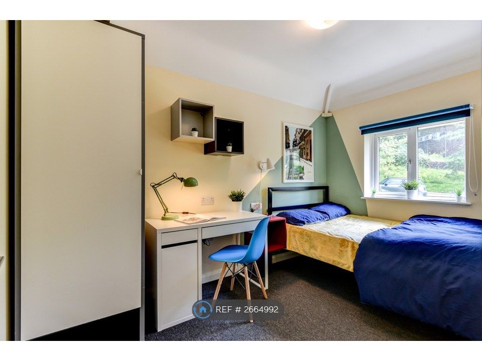 Property photo 3 of 17 Bedroom 6