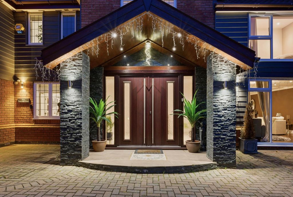 Property photo 3 of 37