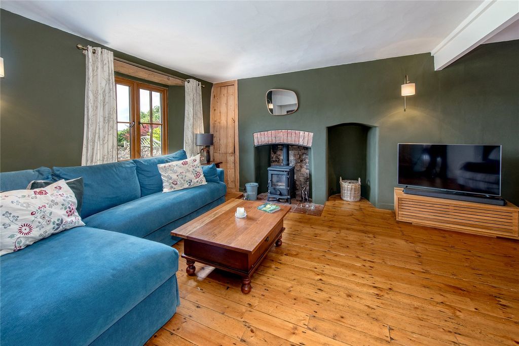 Property photo 2 of 28 Picture No. 04