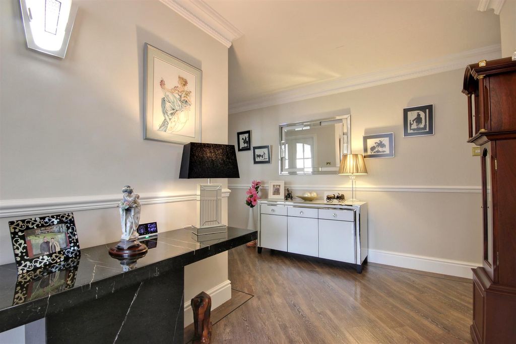 Property photo 1 of 35