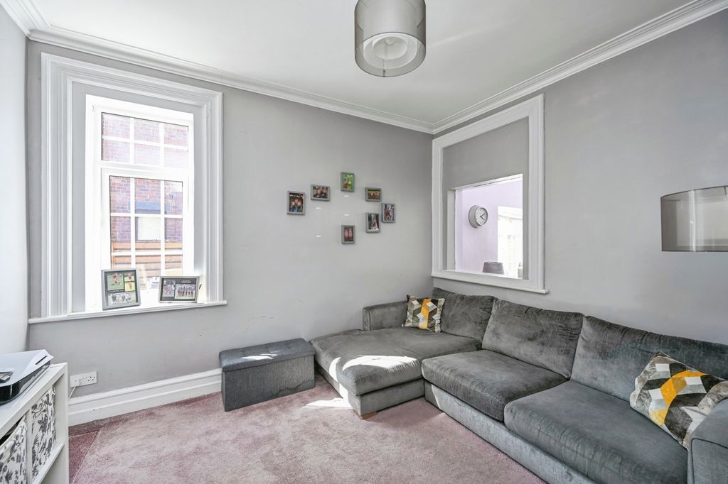 Property photo 3 of 20 Pbox-Img.Jpg