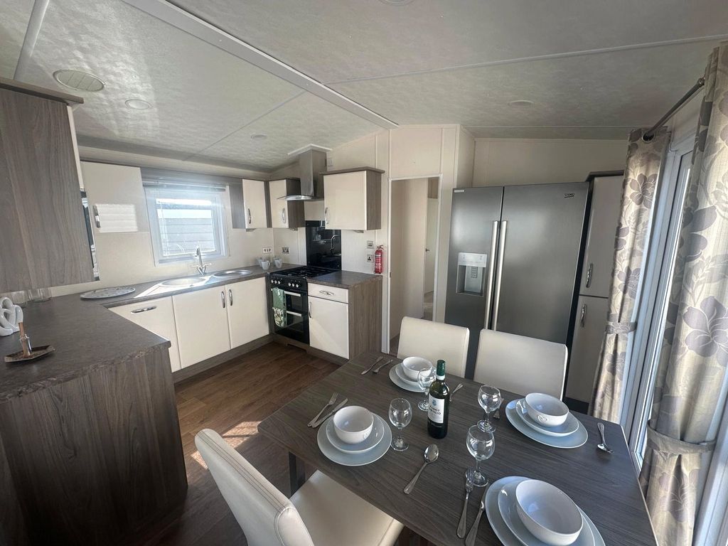 Property photo 3 of 17 Picture No. 24