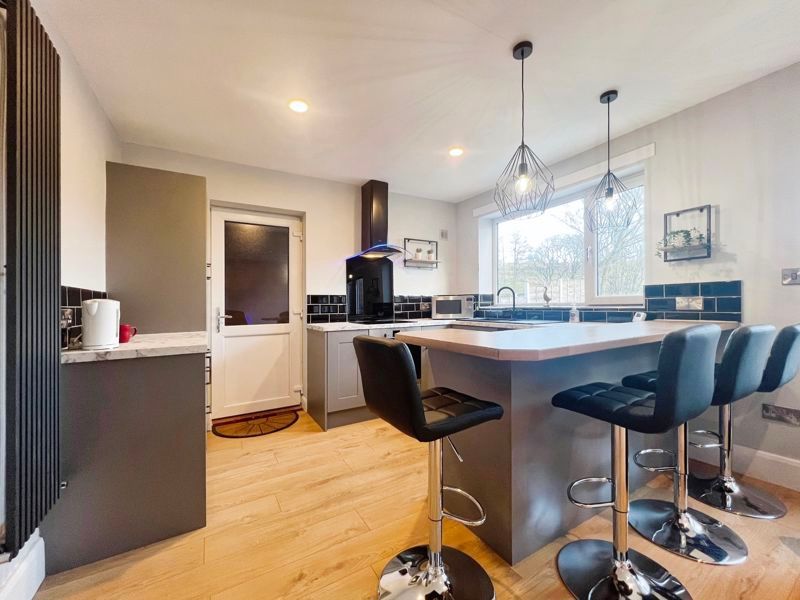 Property photo 3 of 22 Kitchen Island