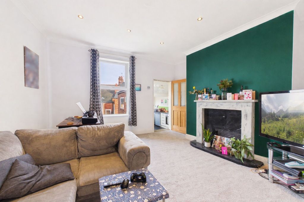 Property photo 1 of 8 Lounge