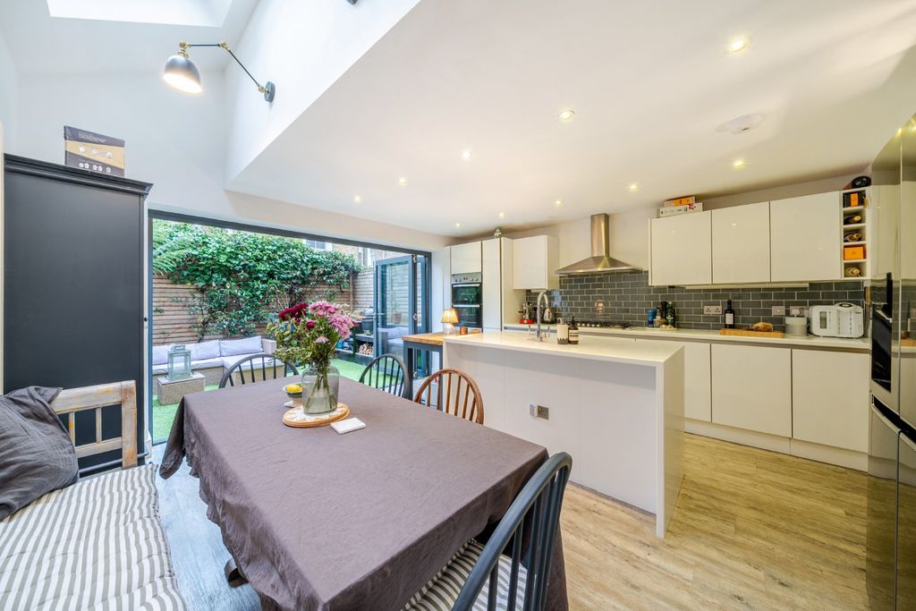 Property photo 3 of 25 Picture No. 12