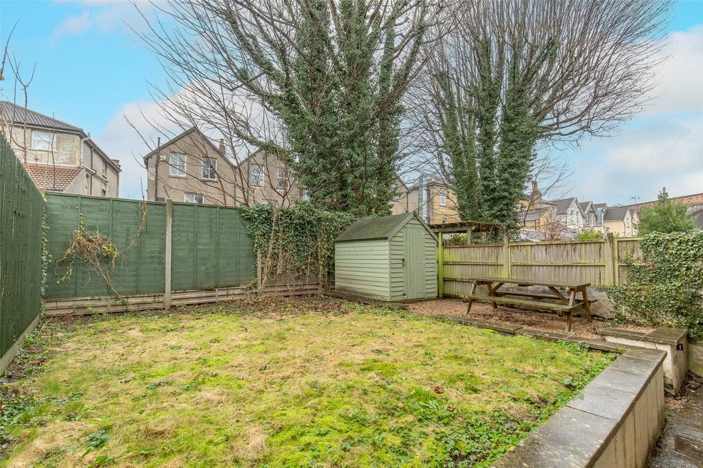 Property photo 2 of 9 Picture No. 14