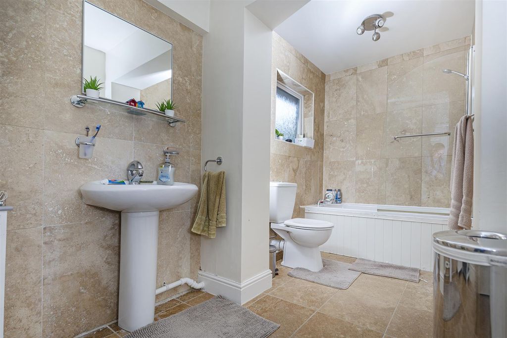 Property photo 3 of 28 Bathroom