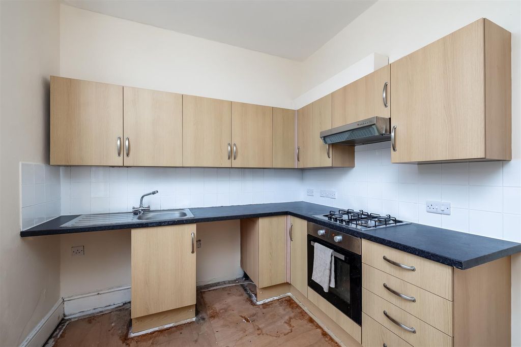 Property photo 2 of 12 Kitchen