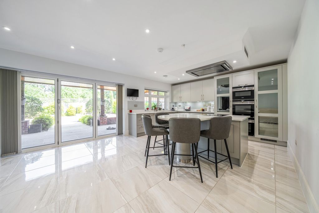 Property photo 3 of 22 1501205-5-6A70Cdb...
