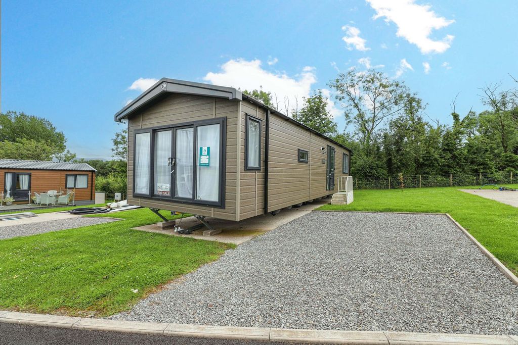 Property photo 1 of 10 External
