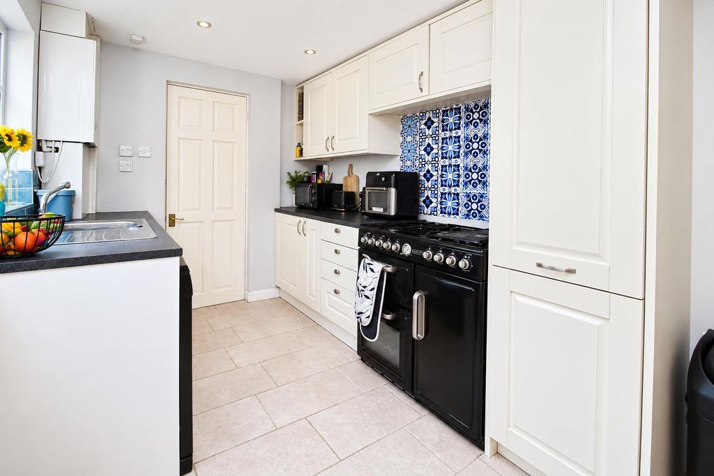 Property photo 3 of 13 F6Ad3627-091E-47d2-A054-Bf26Cdc00Fd3.Png