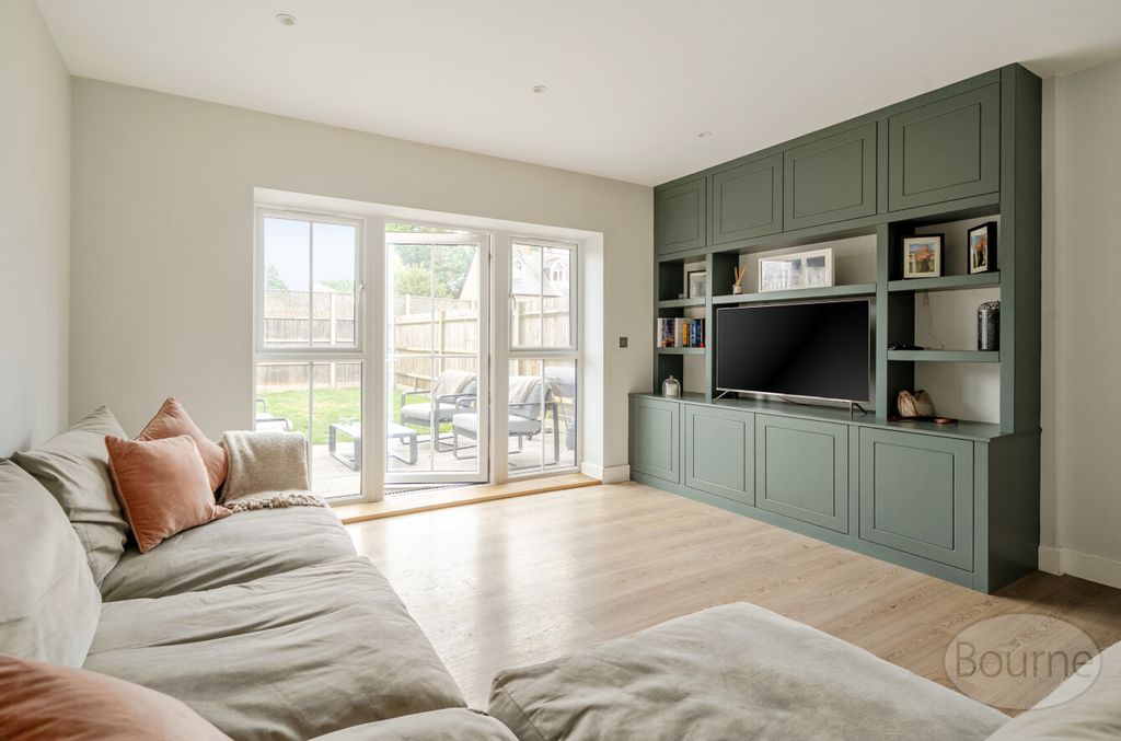 Property photo 3 of 16 0Af31027-7224-4c8...