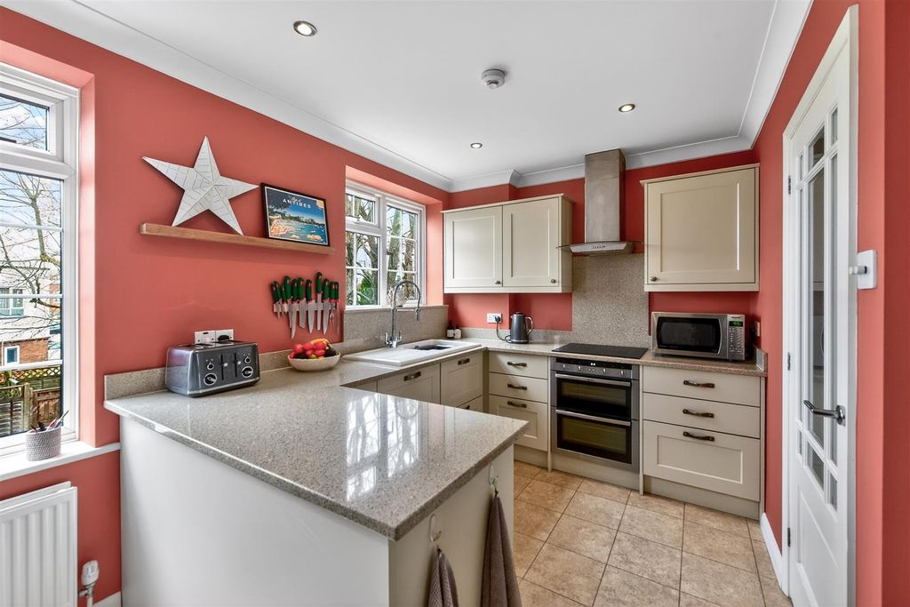 Property photo 1 of 23